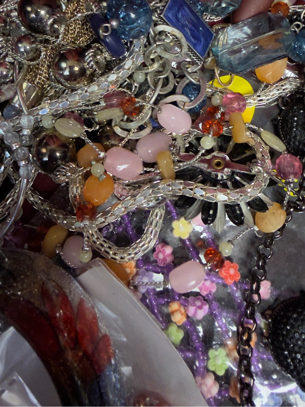 Bulk Costume Jewelry 5 Pound Lot Clean, Wearable, No Junk Or Craft - Picture 7 of 8